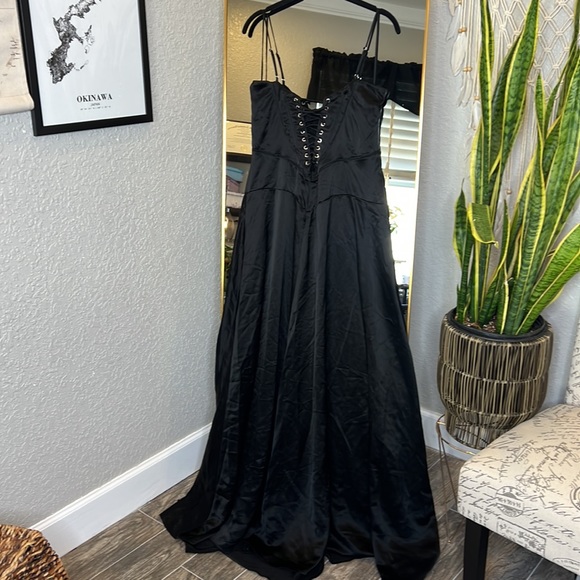 HOUSE OF CB 'Anabella' Black Lace Up Maxi Dress NWT - Picture 10 of 12